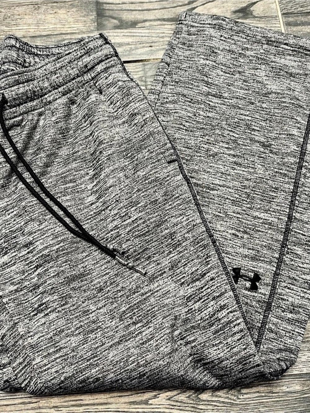 Under Armour Men’s coldgear loose sweatpants - size small